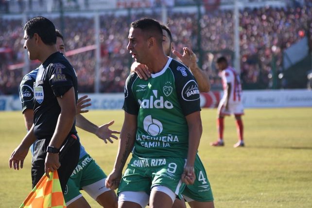 Sarmiento sacó la primera ventaja en la final por el ascenso