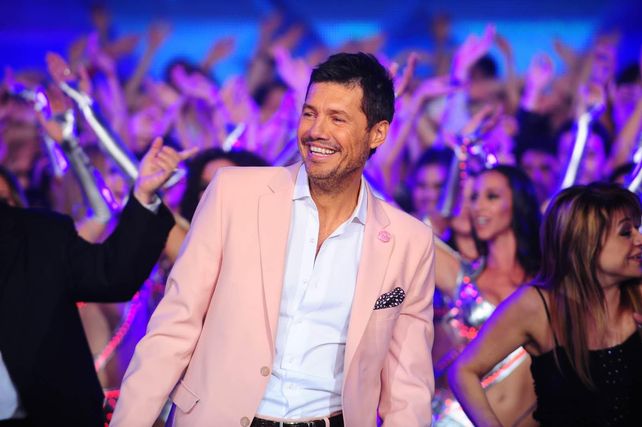 De fiesta. Tinelli conducirá un ciclo con humor y escándalos mediáticos.