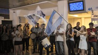 Acampe de trabajadores de Sol, previo a la reunión de este lunes en el Ministerio