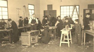 Carpintería de la escuela Juana Elena Blanco de Rosario en calle Pasco al 400, barrio del Abasto. Eran algunas de las ideas y propuestas para pensar las infancias: su educación y sus intereses. Blanco, junto a Dolores Dabat marcaron el camino de las décadas venideras.&nbsp;