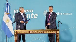 Alberto Fernández le tomó juramento a Scioli como ministro de Desarrollo Productivo