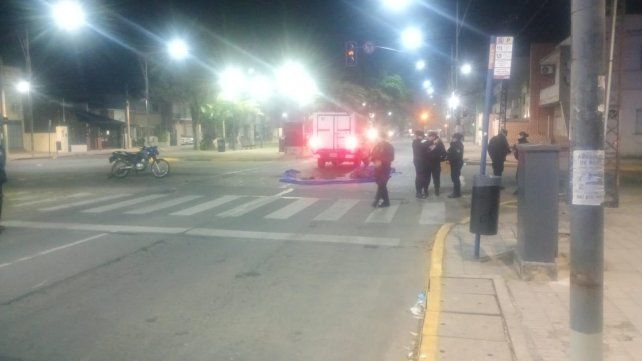 Un motociclista de 51 años falleció el martes 16 de junio de 2026 en bulevar Oroño y Gaboto tras un choque con un colectivo.