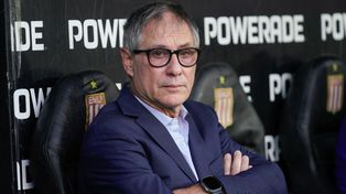 Ariel Holan, el nuevo técnico de Central que tuvo su estreno ante Estudiantes.