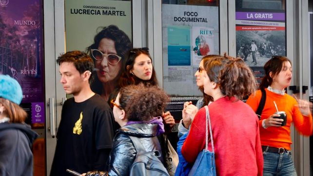 Largas filas en El Cairo para ver la película de Lucrecia Martel y escuchar a la directora