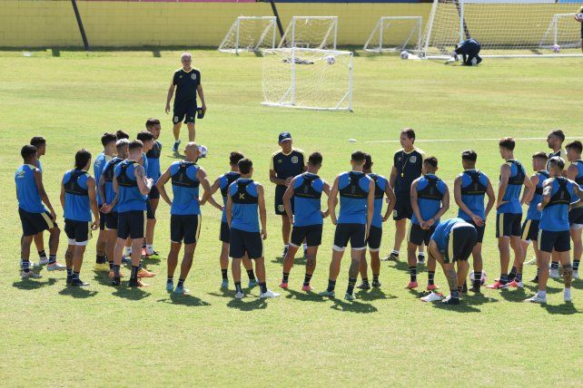 El plantel de Central sigue pondiéndose a tono bajo las órdenes de Miguel Russo en el country de Arroyo Seco.