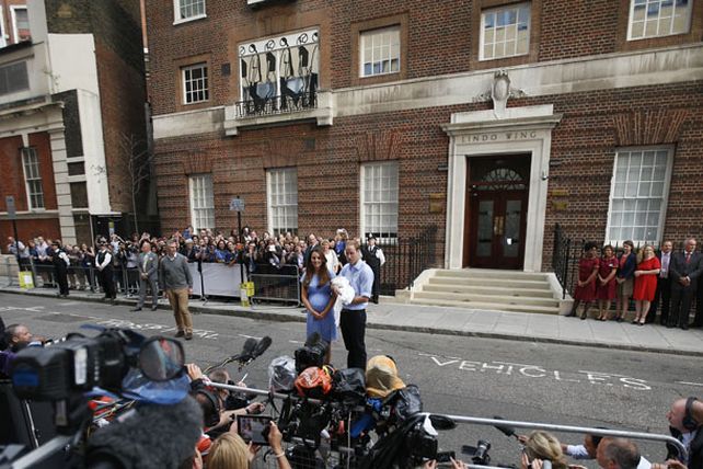Kate Middleton y el príncipe Guillermo presentaron al bebé Real