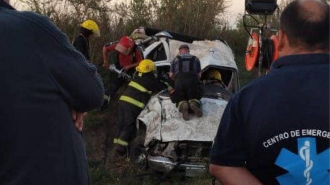 Un herido grave al volcar una camioneta en la ruta 34