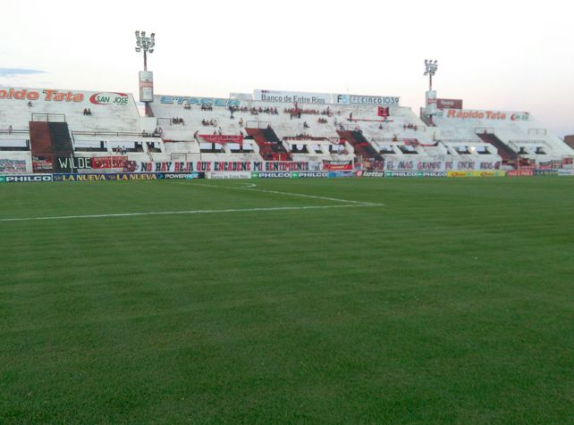 Banderazo de apoyo al #PatrónDelAscenso antes de la semifinal