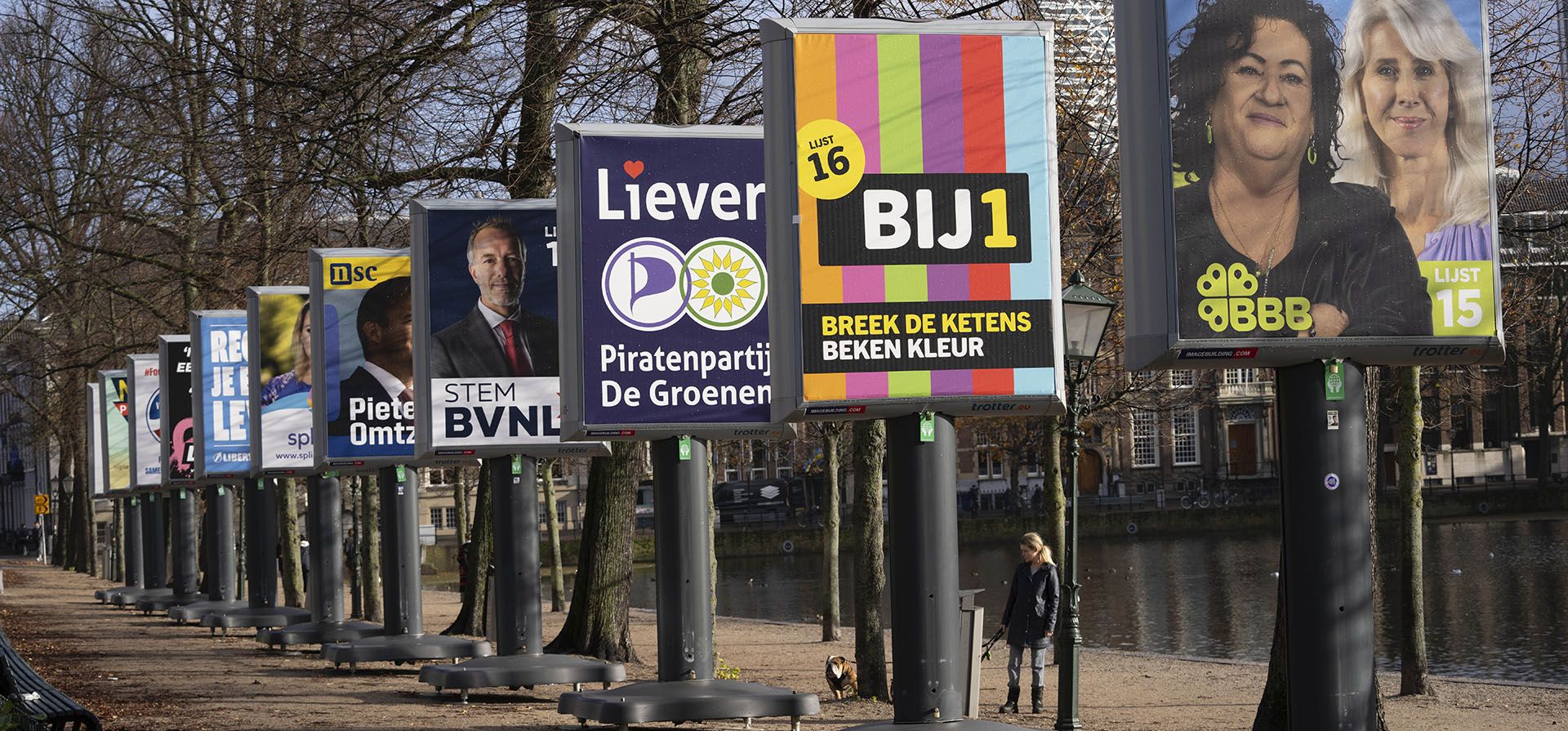 Carteles electorales cerca del edificio del parlamento en La Haya, Países Bajos, el lunes 20 de noviembre de 2023. Los votantes holandeses acudirán a las urnas el miércoles 22 de noviembre de 2023. (Foto AP/Peter Dejong) Carteles electorales cerca del edificio del parlamento en La Haya, Países Bajos, el lunes 20 de noviembre de 2023. Los votantes holandeses acudirán a las urnas el miércoles 22 de noviembre de 2023. (Foto AP/Peter Dejong)