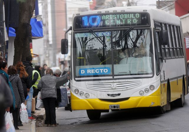 Impulsan que los colectivos paren en todas las esquinas en la ciudad de Santa Fe