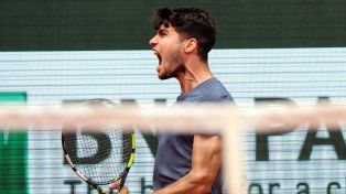 Alcaraz se mide con Tsitsipas en los cuartos de final de Roland Garros