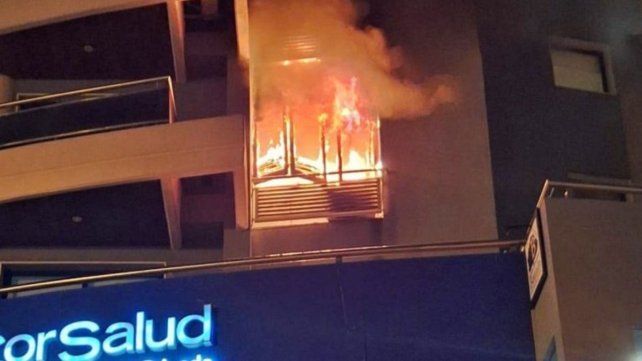 Este sábado a la madrugada un edificio céntrico de Concordia debió ser evacuado por un incendio en uno de los departamentos