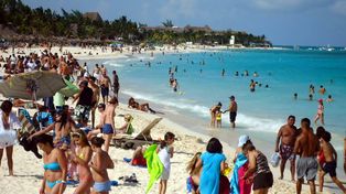 Con un dólar barato crecen las consultas para viajar al exterior