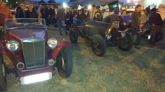 En Esperanza se inauguró el Museo del Automóvil y hoy se corre un rally de autos antiguos