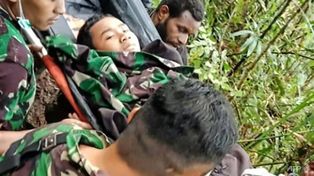 Un niño sobrevive a la caída de un avión en Indonesia