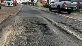 La ruta 33 entre Zavalla y Pujato presenta un estado calamitoso por la falta de mantenimiento.&nbsp; 