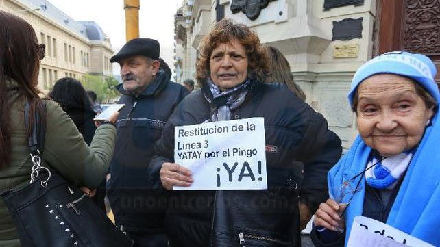 Enérgico rechazo a los nuevos recorridos de colectivos: Vecinos protestaron frente al municipio