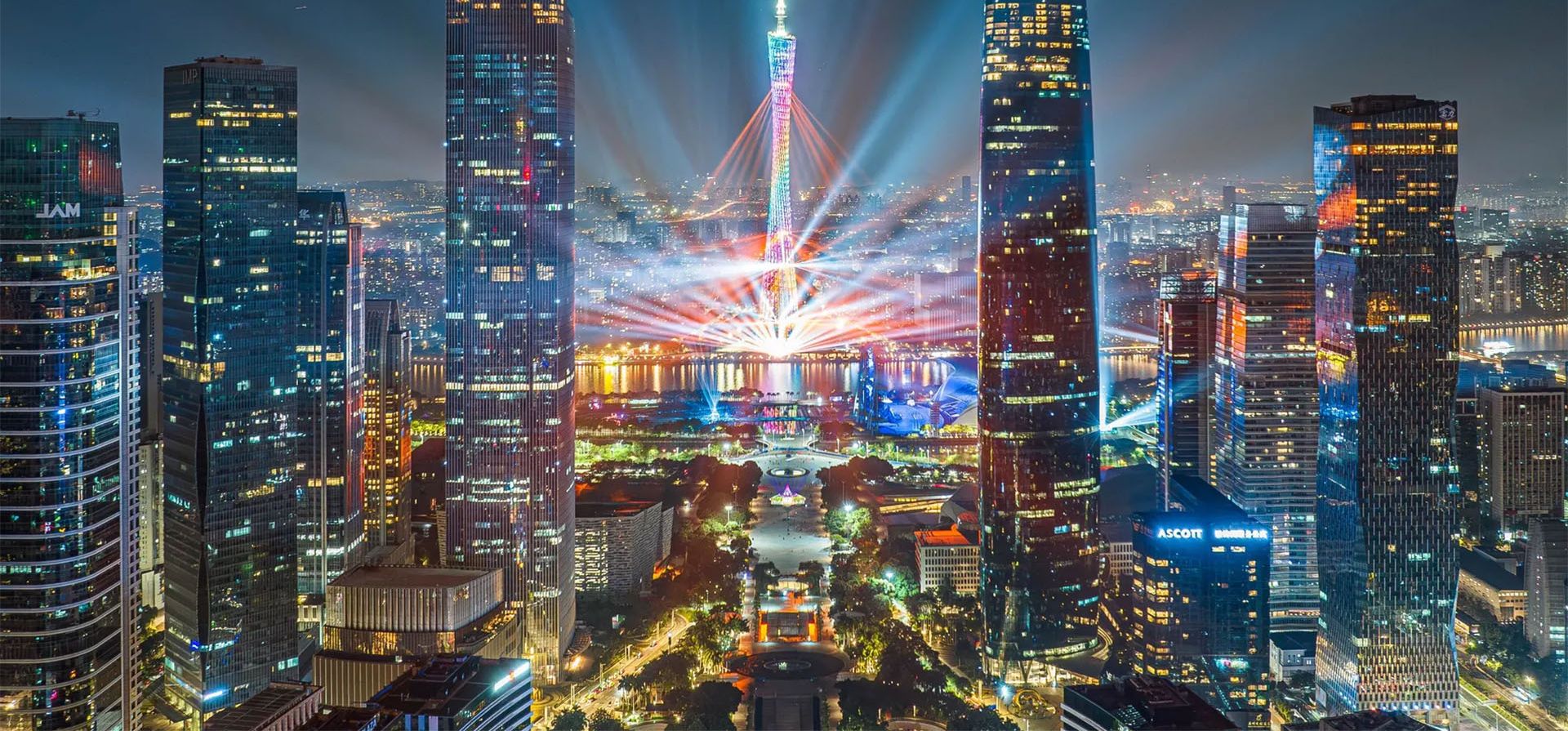 La Torre de Cantón y los rascacielos se iluminan durante un ensayo para el festival internacional de la luz de Guangzhou en Guangdong, Guangzhou, China. Fotografía: VCG/Getty Images La Torre de Cantón y los rascacielos se iluminan durante un ensayo para el festival internacional de la luz de Guangzhou en Guangdong, Guangzhou, China. Fotografía: VCG/Getty Images