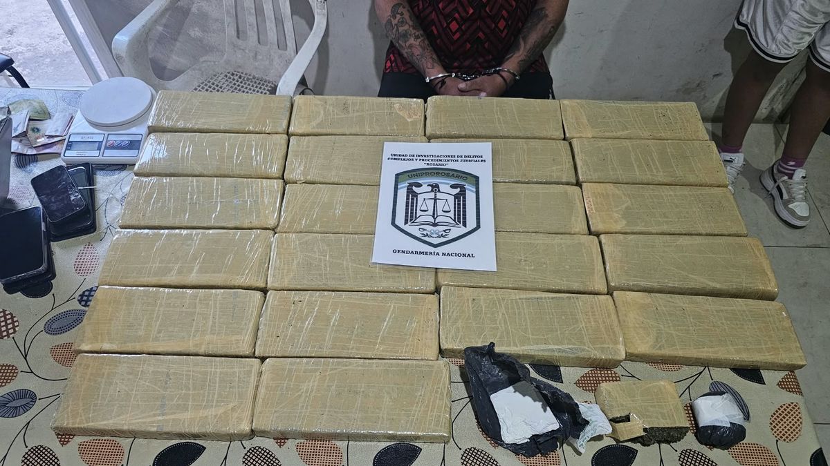 Secuestran más de 20 kilos de marihuana prensada en un operativo en Villa Gobernador Gálvez