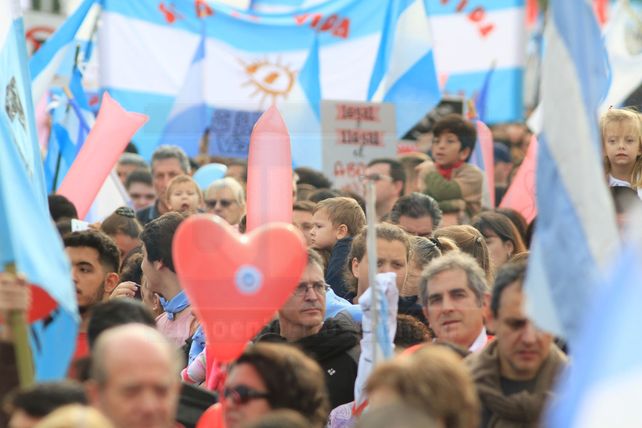 A tres días del debate en Diputados por la Ley del Aborto legal, Paraná marchó por las dos vidas