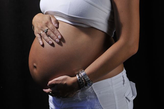 Una mujer de 50 años será la gestante de su propio nieto