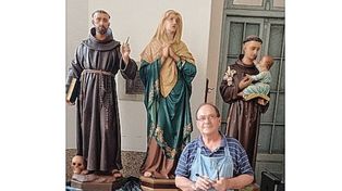 Piezas religiosas. La imagen de la Virgen de La Piedad, San Antonio y San Francisco de Asís que son restauradas.