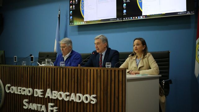Walter Arrighi (primero desde la izquierda) participó del debate sobre la reforma previsional de Santa Fe.&nbsp;