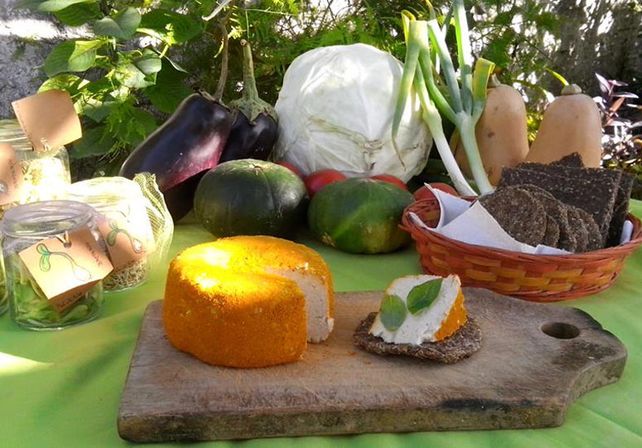 Naturales. Los quesos vegetales y las galletitas disecadas.