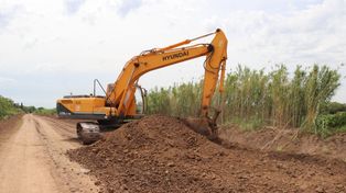Las primeras tareas que se llevan adelante son la limpieza del terreno y movimientos de suelo.&nbsp;