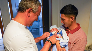El intendente Pablo Javkin visitó al primer bebé que nació en la Maternidad Martin