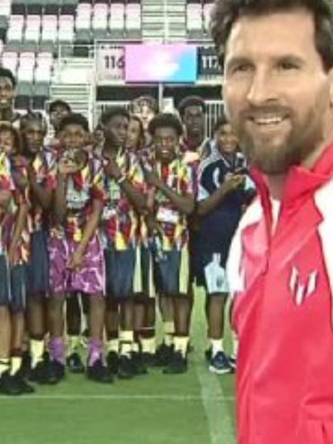 Lionel inauguró la Messi Cup con un mensaje emotivo para los juveniles: Que disfruten más allá del resultado