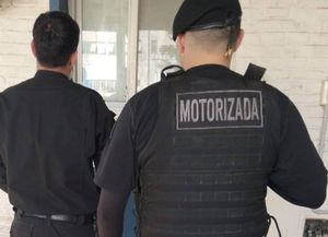 Detuvieron a un policía por violencia de género contra su pareja en barrio Echesortu