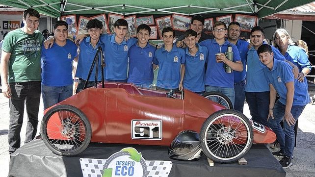 Larroque. El equipo de la EET Nº4 Pablo Broese logró el segundo lugar en el Sprint Femenino y en la prueba 1/8 de milla.&nbsp;