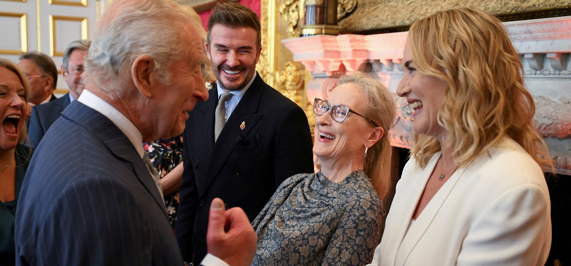 El rey Carlos de Inglaterra, las actrices Meryl Streep, Kate Winslet y el ex jugador de fútbol David Beckham asisten a la ceremonia de entrega de los Premios de la Fundación del Rey, en el 35.º aniversario de la fundación, en el Palacio de St. James, Londres, el 12 de junio de 2025. (Chris J. Ratcliffe/Pool Photo vía AP) El rey Carlos de Inglaterra, las actrices Meryl Streep, Kate Winslet y el ex jugador de fútbol David Beckham asisten a la ceremonia de entrega de los Premios de la Fundación del Rey, en el 35.º aniversario de la fundación, en el Palacio de St. James, Londres, el 12 de junio de 2025. (Chris J. Ratcliffe/Pool Photo vía AP)