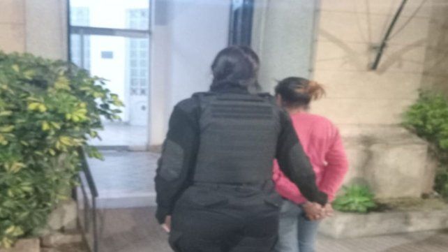Ladrona apresada en barrio Barranquitas
