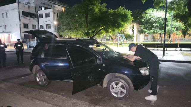El auto en el que los primos planeaban fugarse tras amenazar a la familia del campeón del mundo Angel Di María.