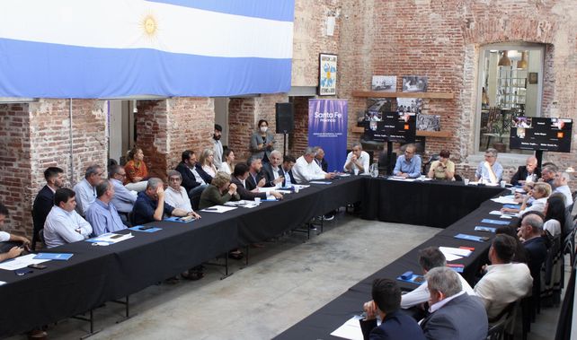 El centro cultural El Molino fue el escenario del encuentro entre funcionarios de la Casa Gris e intendentes.