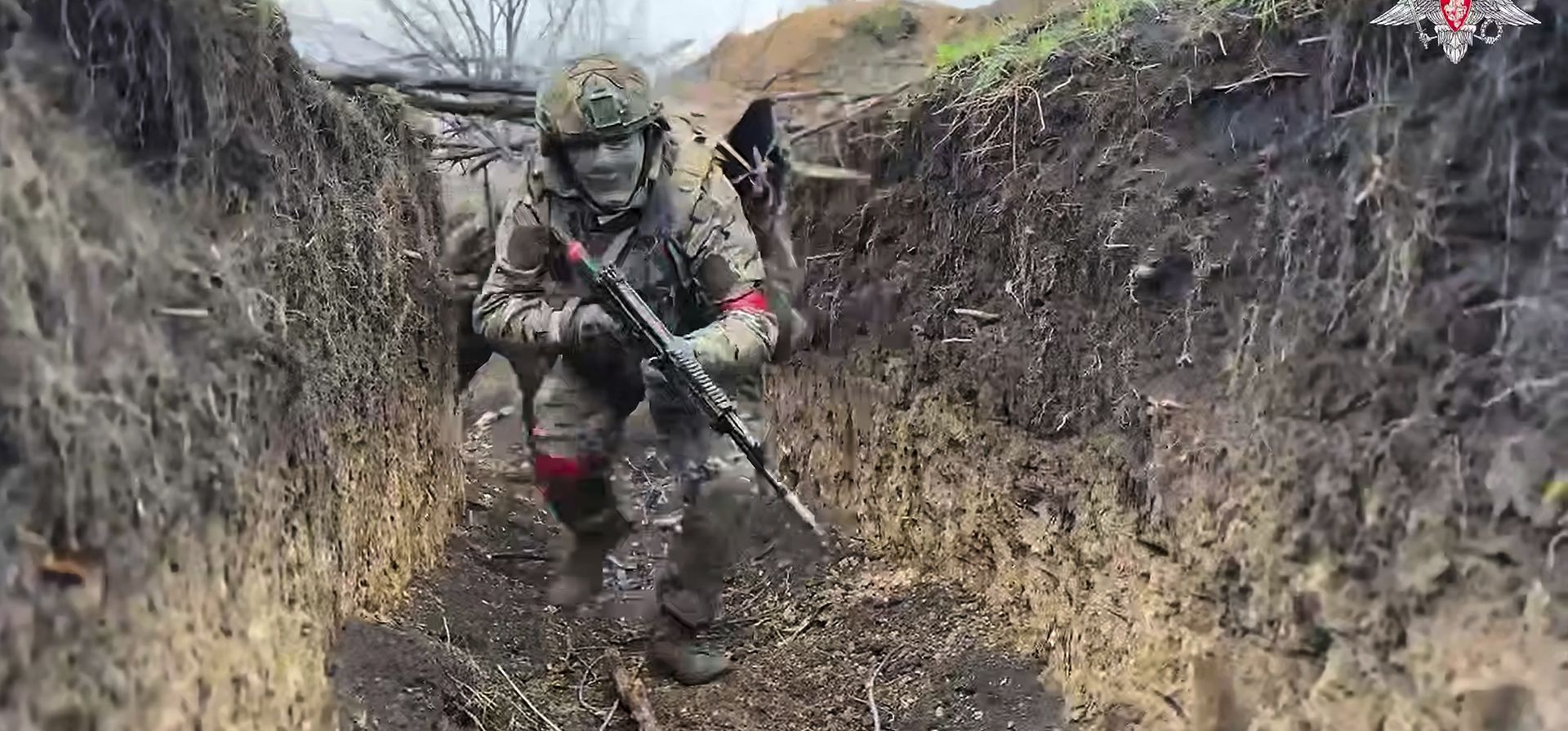 Militares rusos asisten a un entrenamiento de combate para unidades de asalto en un lugar no revelado de Ucrania. (Servicio de Prensa del Ministerio de Defensa de Rusia vía AP) Militares rusos asisten a un entrenamiento de combate para unidades de asalto en un lugar no revelado de Ucrania. (Servicio de Prensa del Ministerio de Defensa de Rusia vía AP)