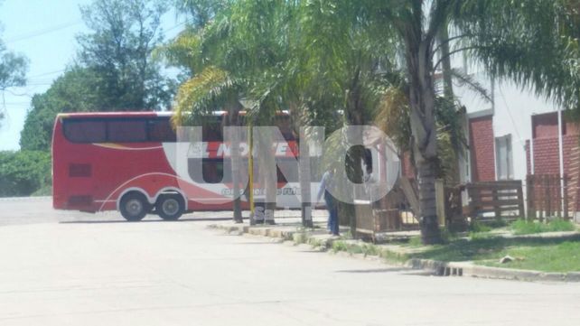 Atraparon a un exhibicionista en un micro de larga distancia