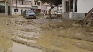 Tres muertos por un alud que arras&oacute; a Comodoro Rivadavia