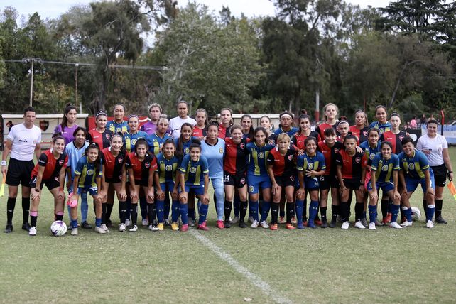 En 1ª División del Femenino también se intercalaron las protagonistas de Newells y Central antes de jugar el clásico.