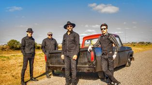 Federico “Huevo” Alabern, Andrés “Polaco” Abramowski, Sebastián Delfino y Damián Riba integran Clan Farsante, un grupo que apunta a una estética propia.