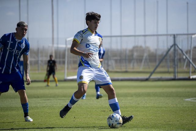Joaquín Espina fue titular en el canalla. Lo hizo como volante central.