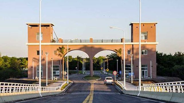 El ingreso a la Isla del Puerto de Concepción del Uruguay está siendo refaccionado.