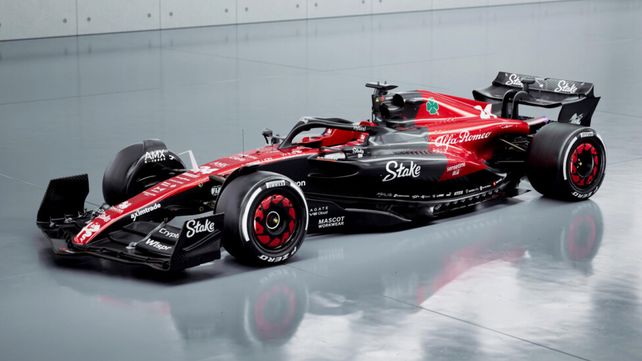 Negro por blanco. El nuevo Alfa Romeo alteró los colores.