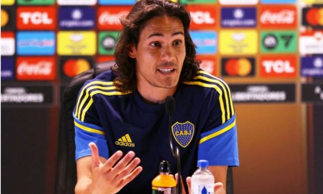 El delantero uruguayo Edinson Cavani lamentó la represión sufrida por los hinchas del xeneize en Brasil.