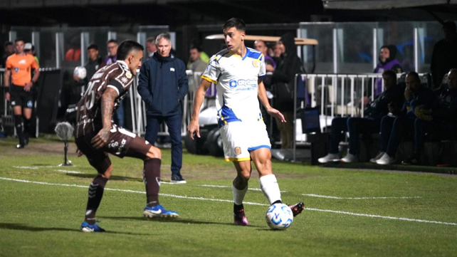 Agustín Sández la lleva y busca a un compañero ante la marca de Saborido. Central visita a Platense en Vicente López.
