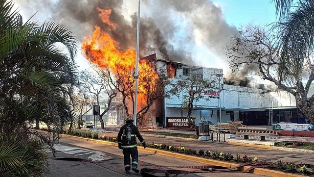 Bomberos de Federación y Chajarí trabajaron en el lugar. (Gentileza 7 Páginas)