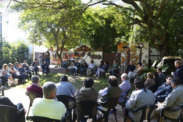 Informativa. Se realizó una reunión entre los vecinos para conocer y analizar los avances.