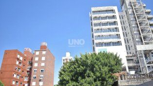 En 2019, la ciudad de Santa Fe contaba con unos 100 alojamientos de alquiler temporario. Ya en 2023 el número ascendía a 340 y hoy es de casi 500 propiedades disponibles.